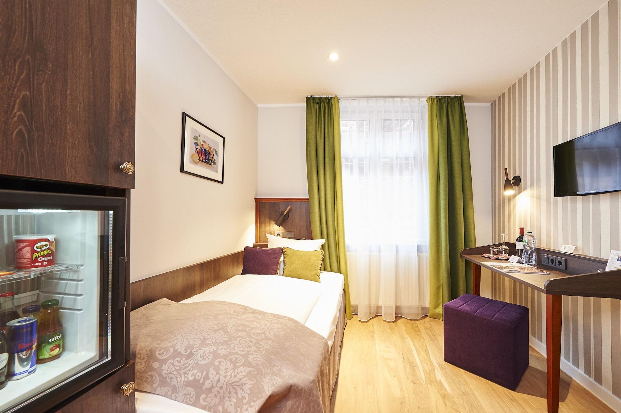 Hauser Boutique Hotel 3*